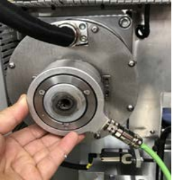 直驅(qū)電機(jī)安裝在涂布機(jī)，實(shí)現(xiàn)持續(xù)穩(wěn)定的張力控制