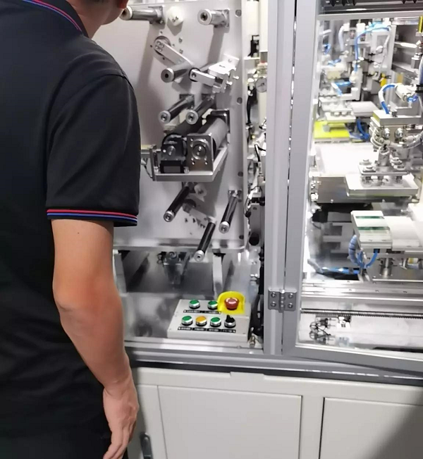 用于制片機和疊片機的伺服控制，提升電氣工程中IO精度的解決方案